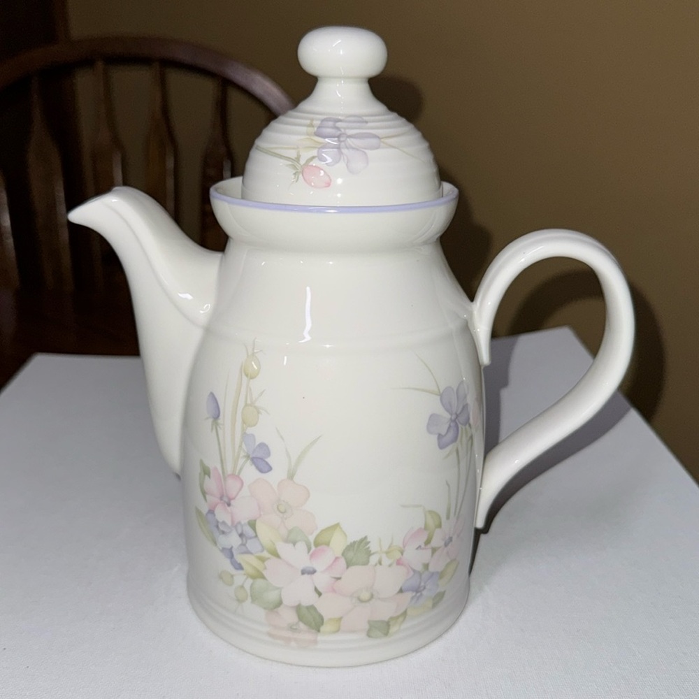 Royal Doulton Lambethware-Fresh Flowers-Chelsea~Coffee Pot 1983